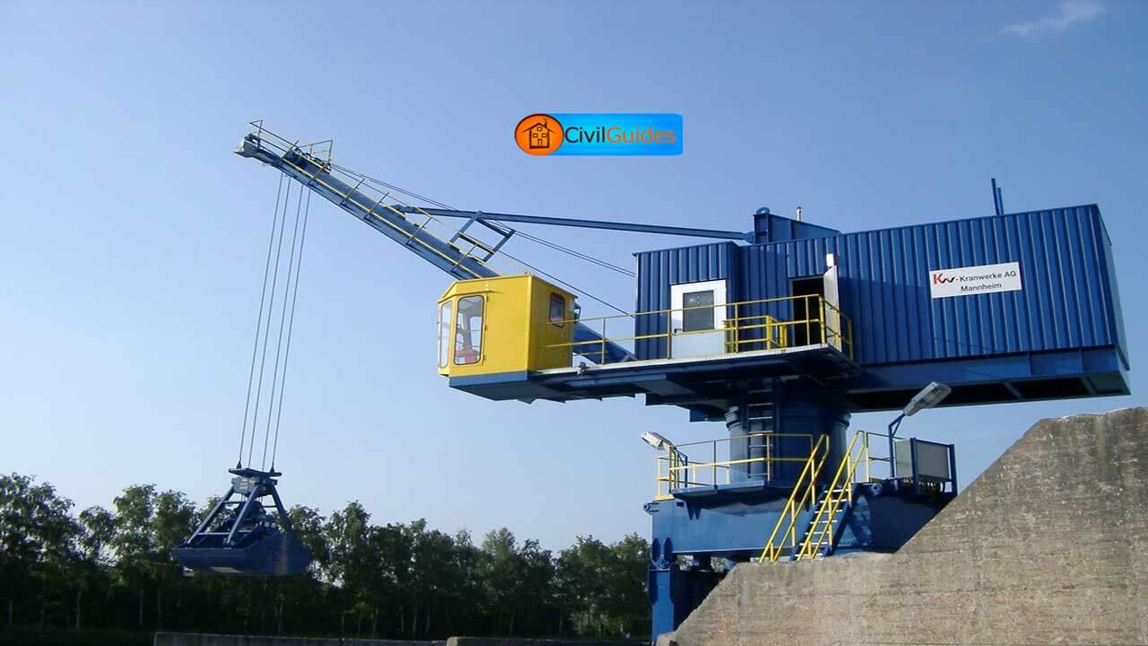 level-luffing-crane